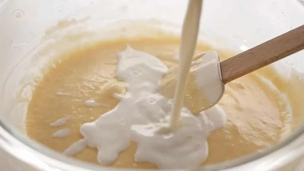 Incorporation du lait pour une pâte lisse et homogène