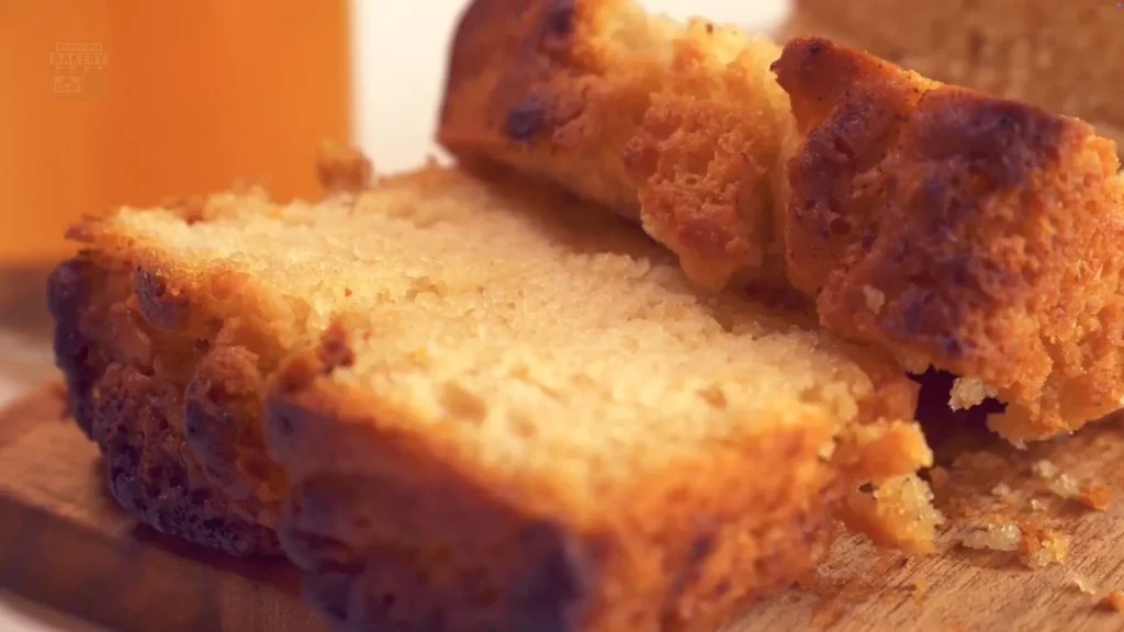 Vue rapprochée de la texture intérieure du cake à la bière