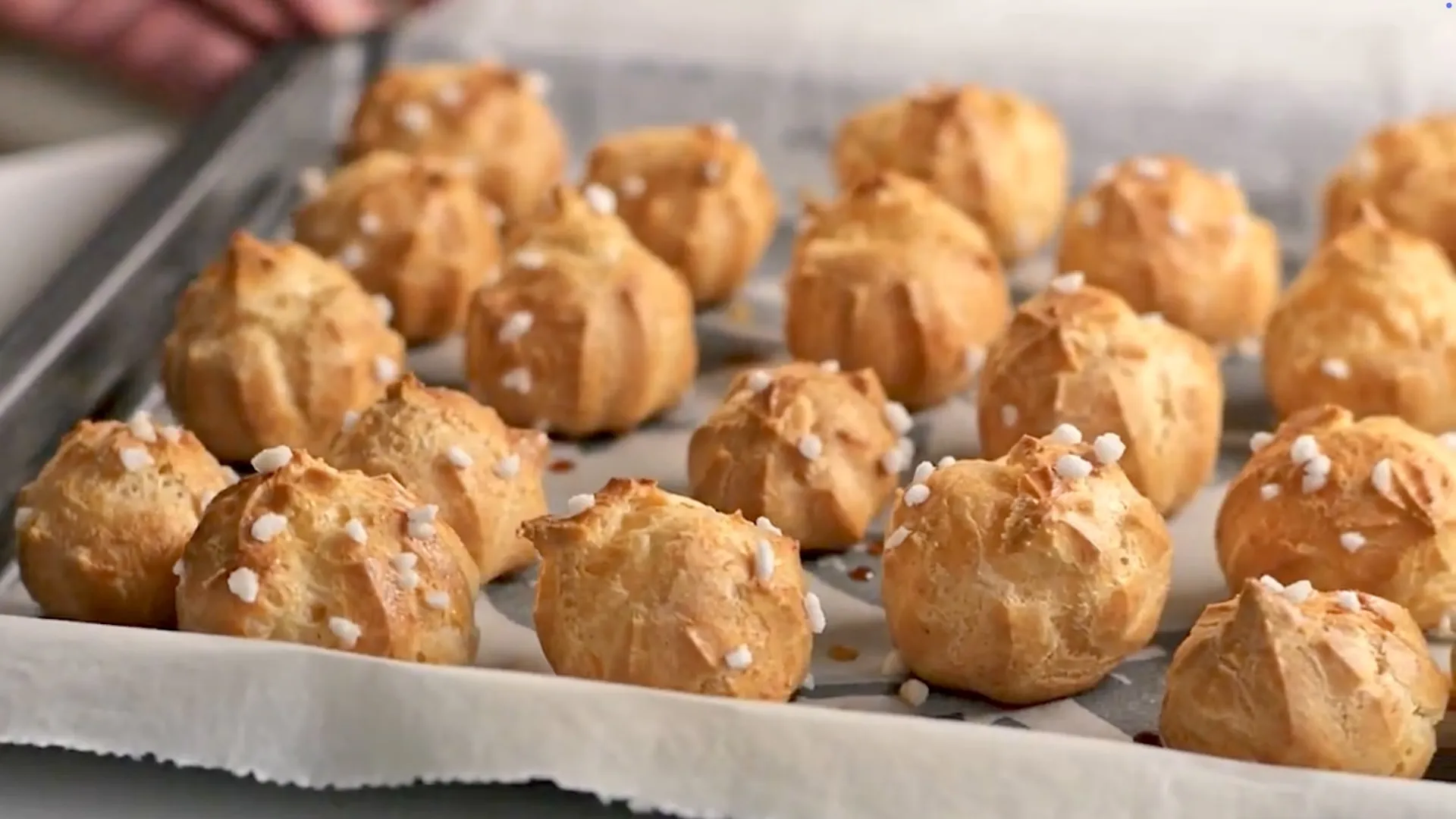 Chouquettes gonflées et brillantes