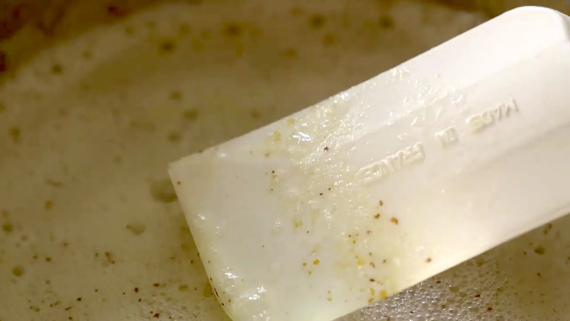 Beurre roux fondu en cours de cuisson