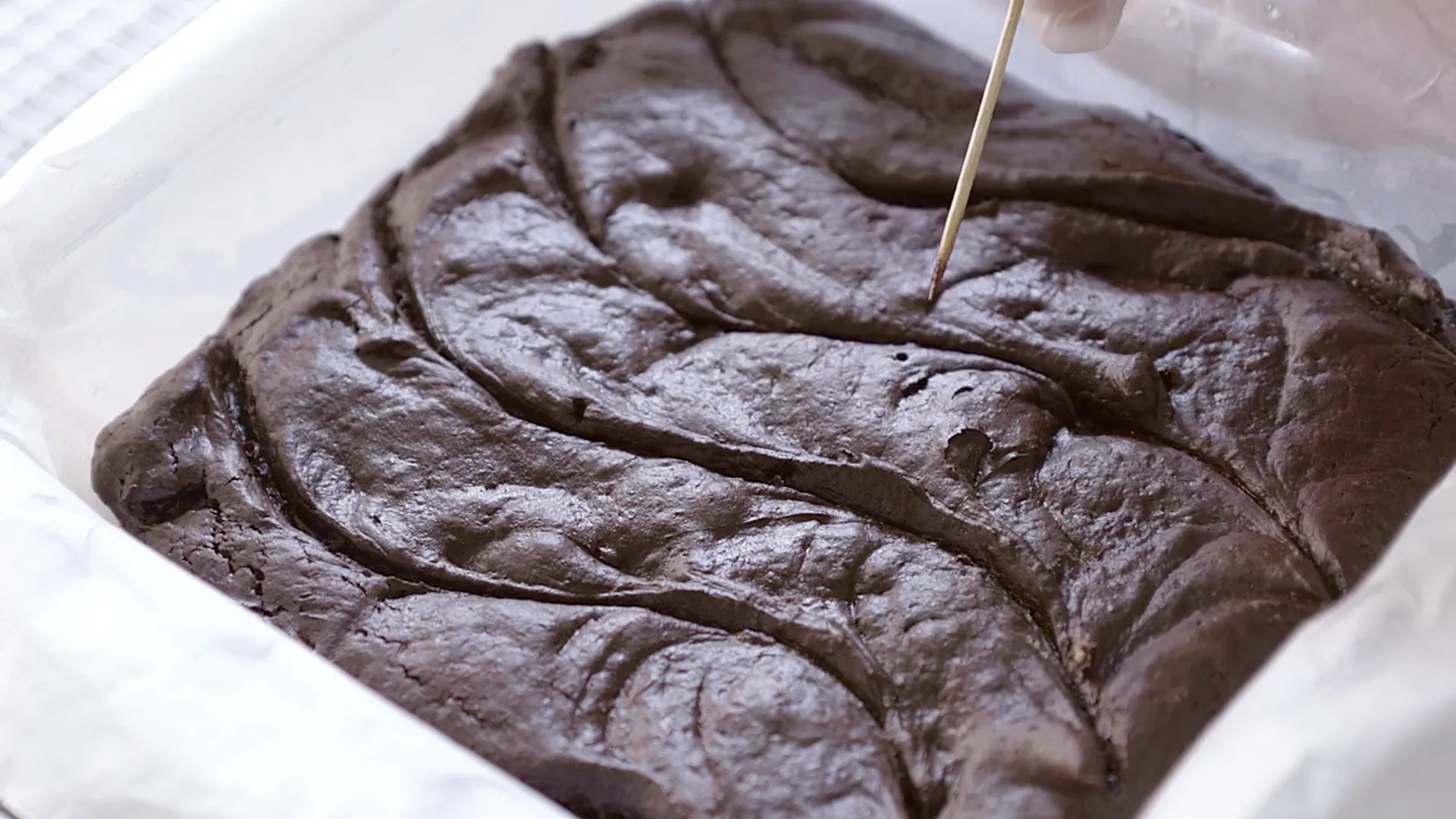 Surface craquelée des brownies après cuisson