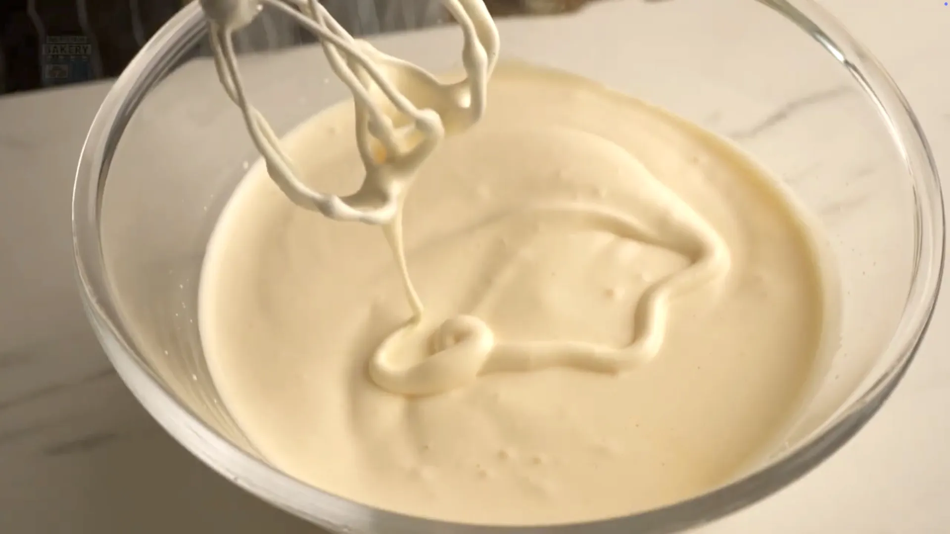 Oeufs correctement battus pour tiramisu