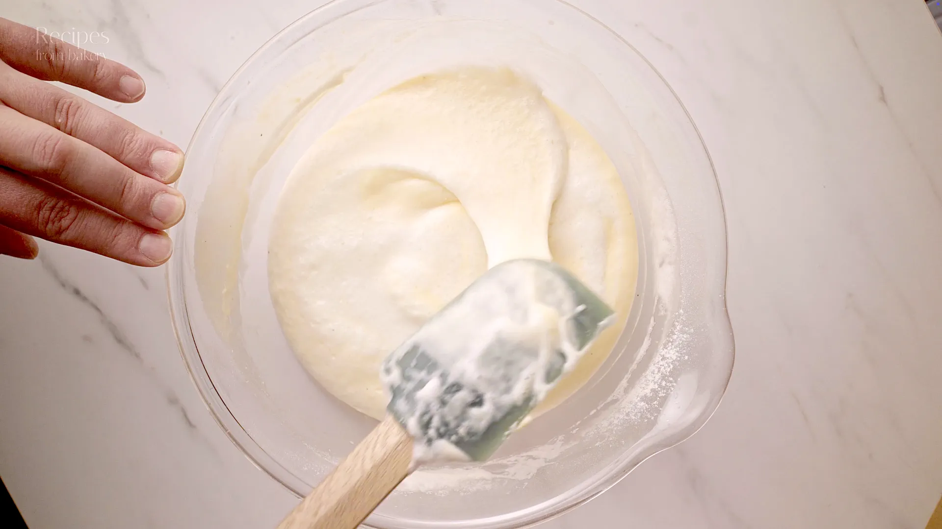 Incorporation des blancs d’œufs dans la pâte