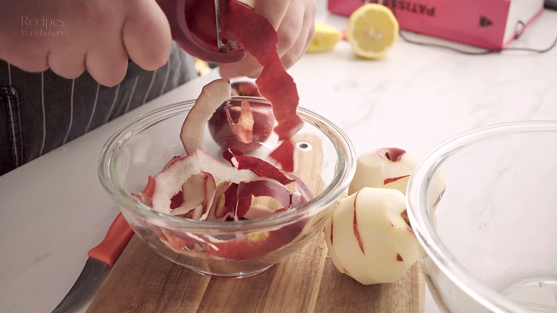 Pommes pelées pour des pancakes aux pommes